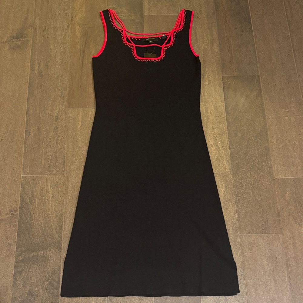 NWT BCBGMAXAZRIA Black Red Contrast Trim Knit Shift Dress Size S